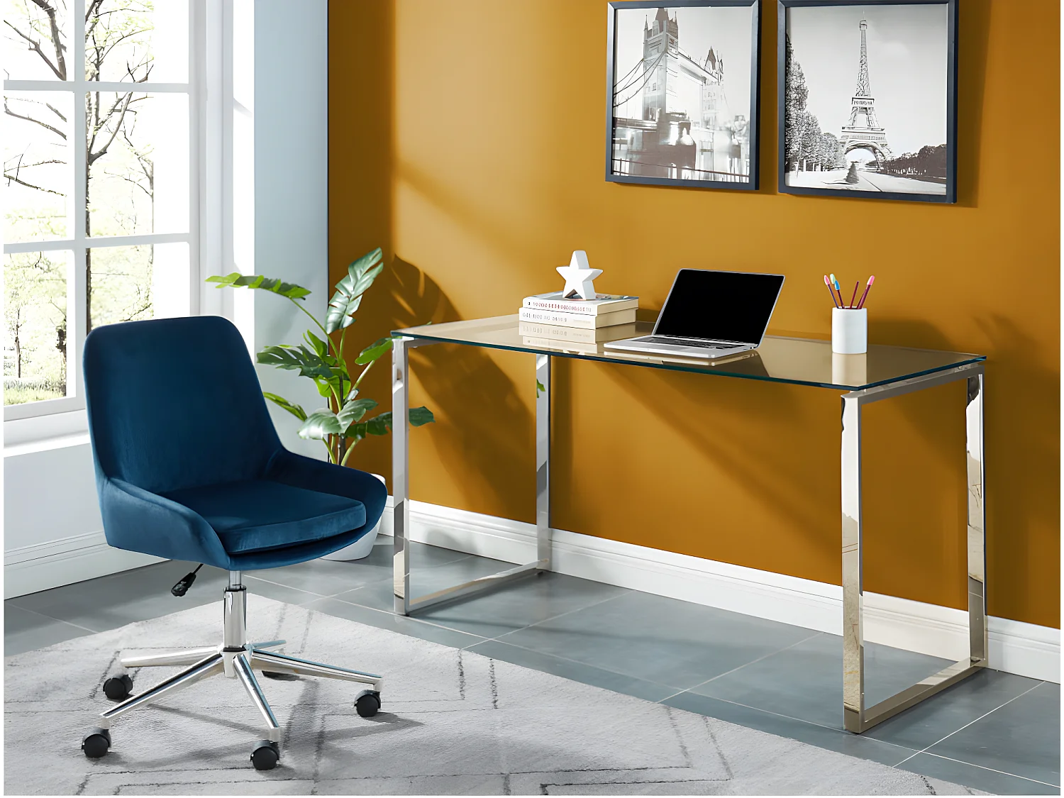 Designbureau van gehard glas en verchroomd metaal FREYA
