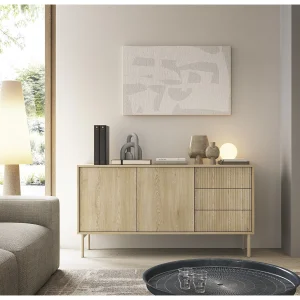 Commode: Cremona eikenhout, 153,5 x 79,8 x 39,5 cm Commode: Cremona eikenhout, 153,5 x 79,8 x 39,5 cm