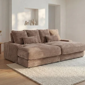 Driezitsbank met diepe zitting van taupegrijs ribfluweel met brede ribbels CALAZO Driezitsbank met diepe zitting van taupegrijs ribfluweel met brede ribbels CALAZO