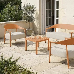 "Céora" 4-delige Metalen en Kunststof Tuin Lounge Set – Oranje, Modern Design, Kussens met Hoge Dichtheid "Céora" 4-delige Metalen en Kunststof Tuin Lounge Set – Oranje, Modern Design, Kussens met Hoge Dichtheid