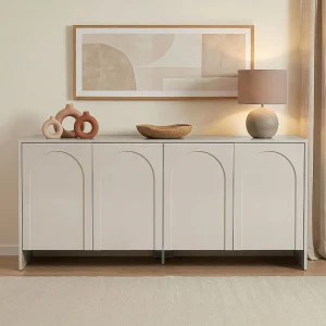 Moderne Roomkleurige Buffet "Arlen" – 180 x 45 x 80 cm – Stijlvol Ontwerp en Voldoende Opslag Moderne Roomkleurige Buffet "Arlen" – 180 x 45 x 80 cm – Stijlvol Ontwerp en Voldoende Opslag