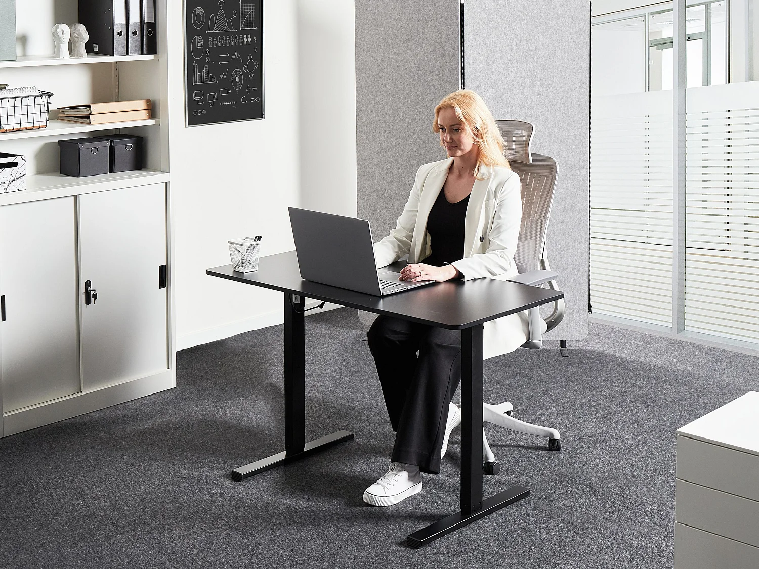 Bureau elektrisch verstelbaar zwart 120 x 60 cm TAVARES