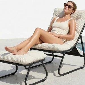 Buitenfauteuil van staal met kussen en inbegrepen poef, moderne tuinstoel voor terras en balkon