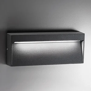 Donkergrijze LED-wandlamp 8,5W IP54 3000K in gegoten aluminium, geschikt voor binnen- en buitengebruik. Modern en elegant design, slank ontwerp. Donkergrijze LED-wandlamp 8,5W IP54 3000K in gegoten aluminium, geschikt voor binnen- en buitengebruik. Modern en elegant design, slank ontwerp.