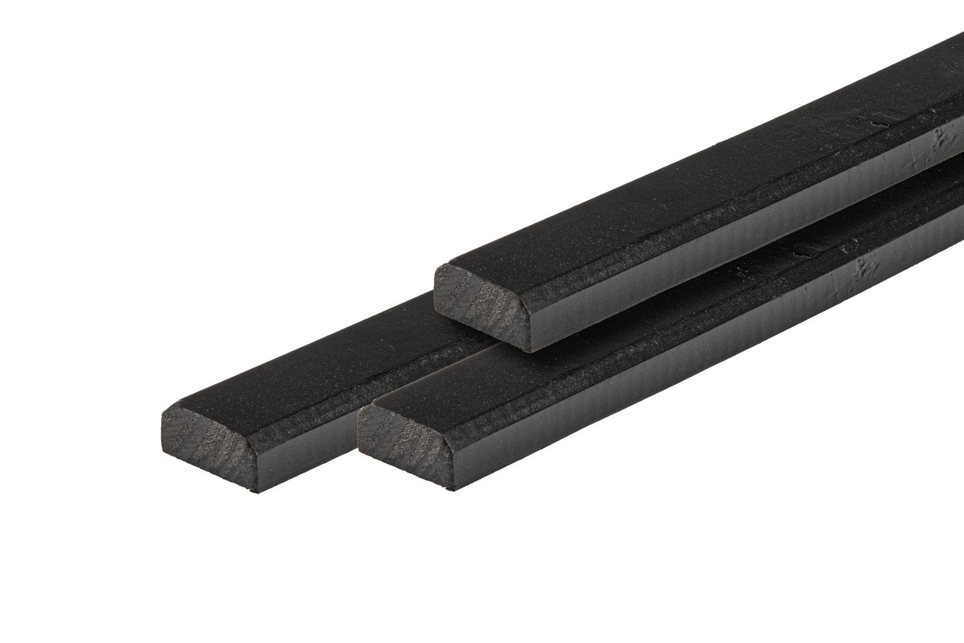 Afwerklat vuren 1.8×4.0x224cm zwart gespoten geschaafd