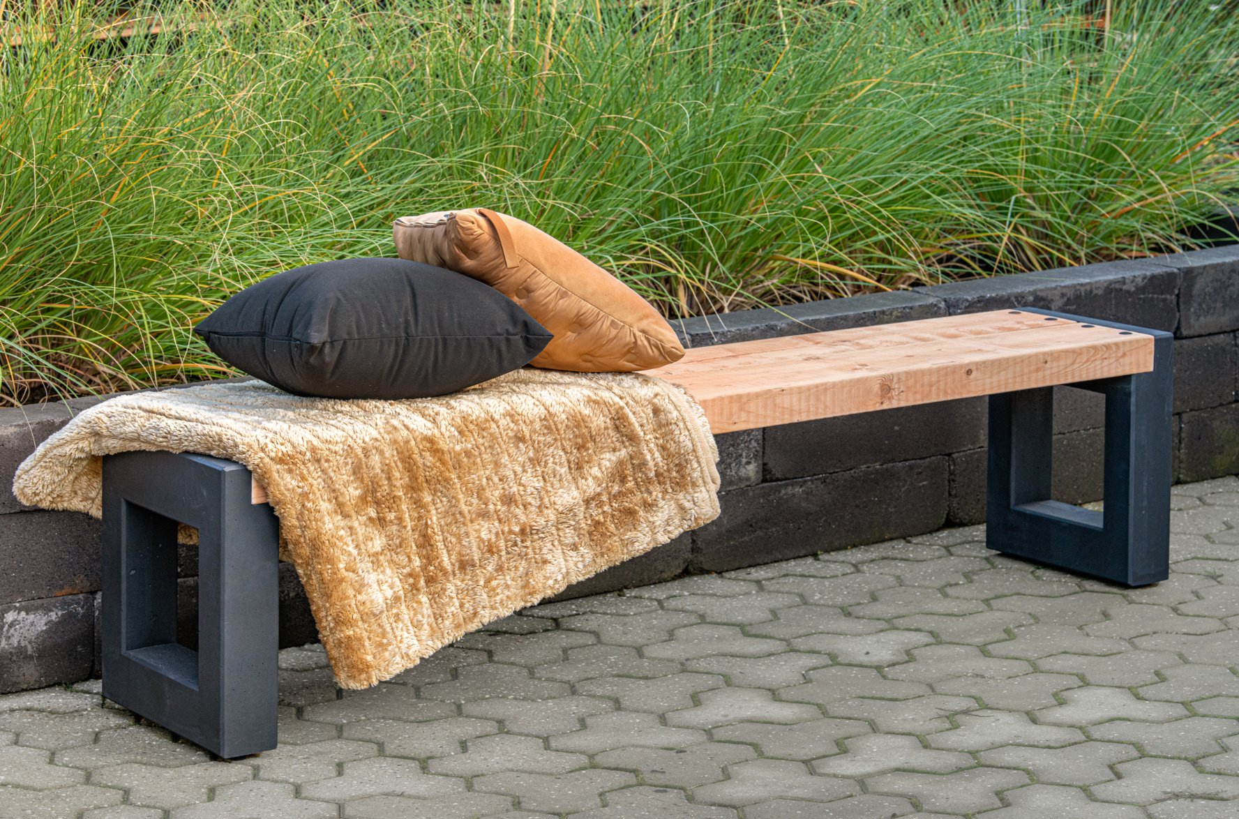Tuinbank Beton Antraciet Gecoat en Red Class Wood 200x40x45cm